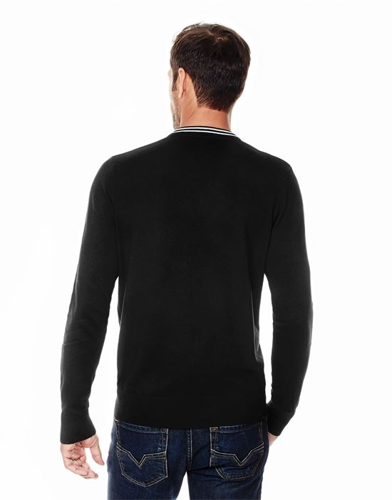 Pullover mit tiefen V-Ausschnitt , Kontrastkragen, tailliert/slim-fit